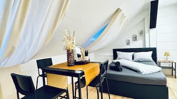 Basic Apartment | Dining