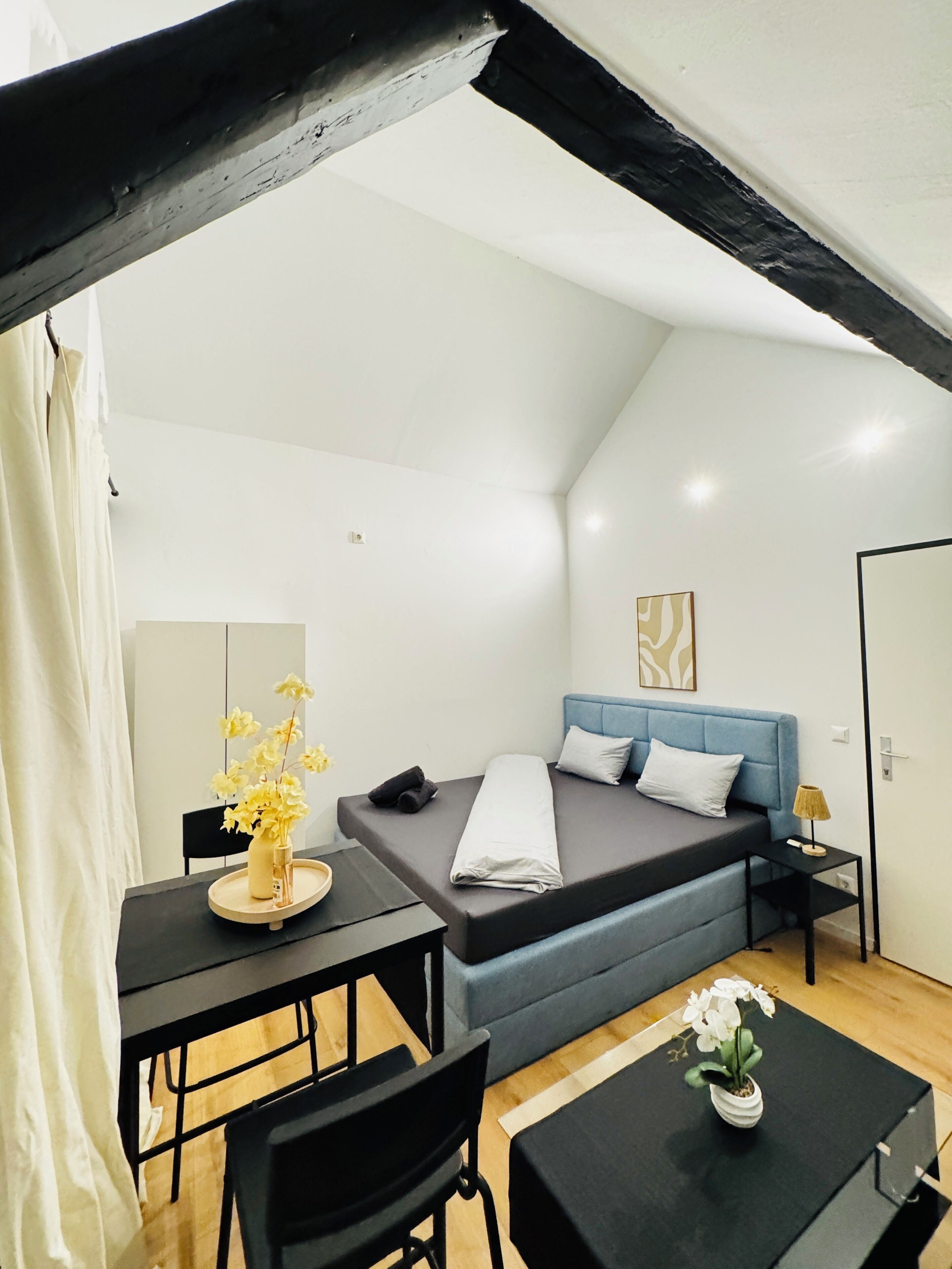 Basic Apartment | Iron/ironing board