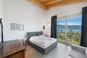 Iron/ironing board, WiFi, bed sheets - Apartment 'Orchidea' with Lake View, Wi-Fi and Air Conditioning (Villavetro)