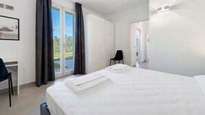 Room - Apartment 'Primula' with Lake View, Wi-Fi and Air Conditioning (Villavetro)
