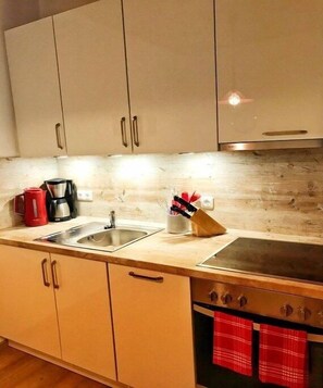 Coffee/tea maker, fridge, oven, stovetop - Holiday apartment with 2 bedrooms (Walsrode)