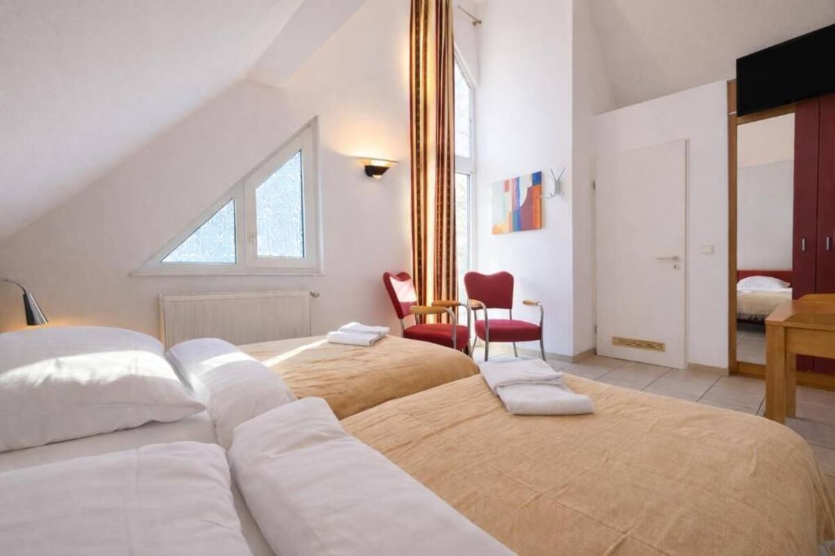 Double Room | Desk, free WiFi, bed sheets