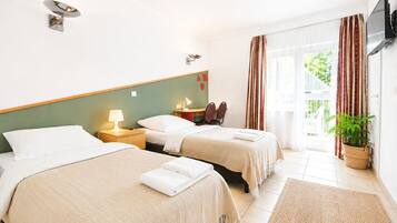 Tweepersoonskamer | Een bureau, gratis wifi, beddengoed