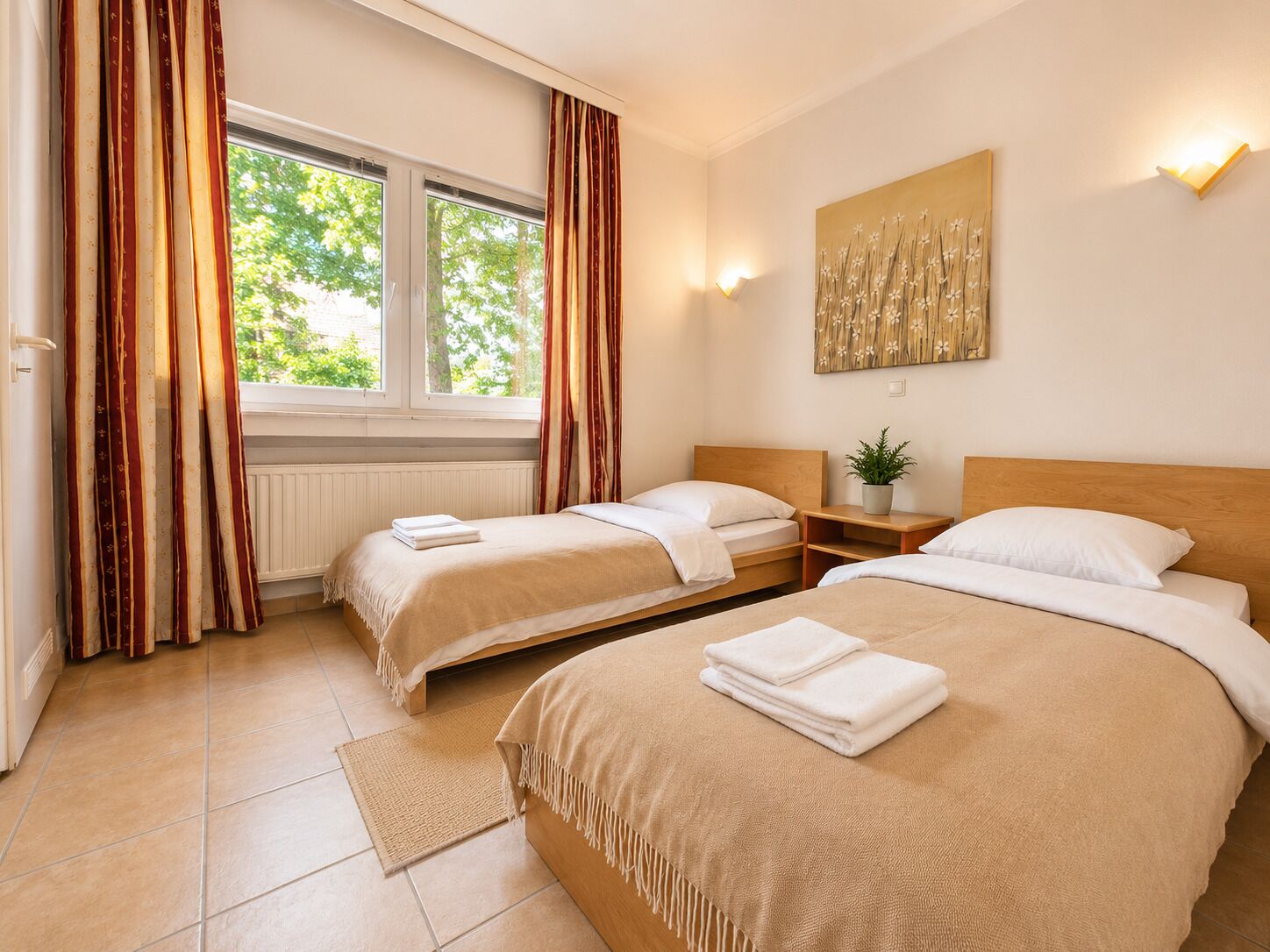 Double Room | Desk, free WiFi, bed sheets
