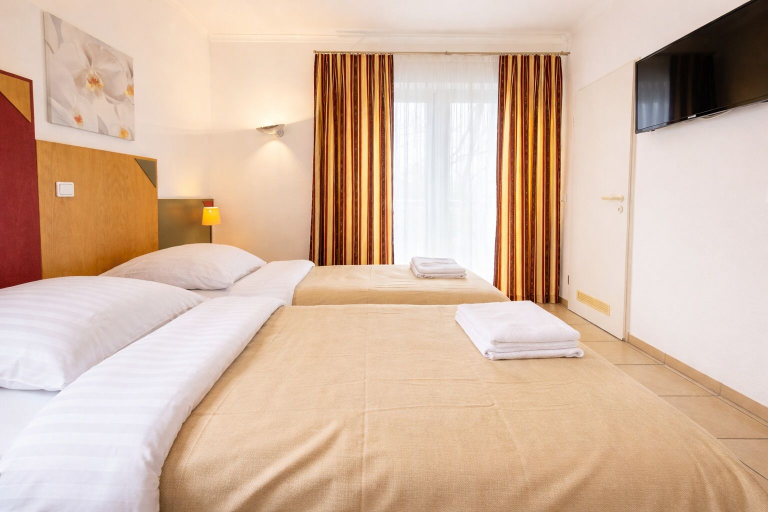 Bureau, Wi-Fi gratuit, draps fournis