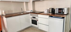 Private kitchen - Atlantico Calpe Seafront Apartment (Calpe)