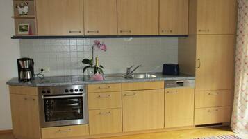 Kühlschrank, Ofen, Herdplatte, Geschirrspüler