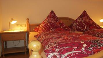 2 Schlafzimmer, Reisekinderbett, kostenloses WLAN, Bettwäsche
