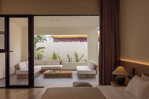 Escritorio, wifi gratis y ropa de cama