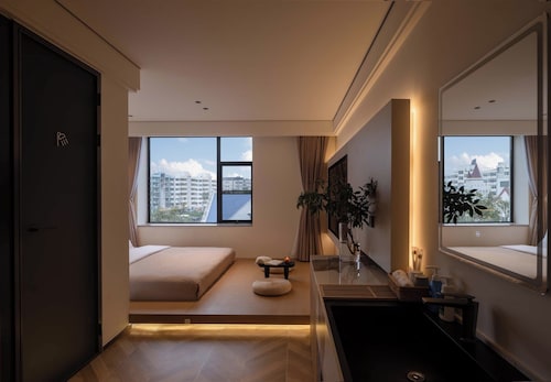 Silver Beach Puyue Designer Homestay