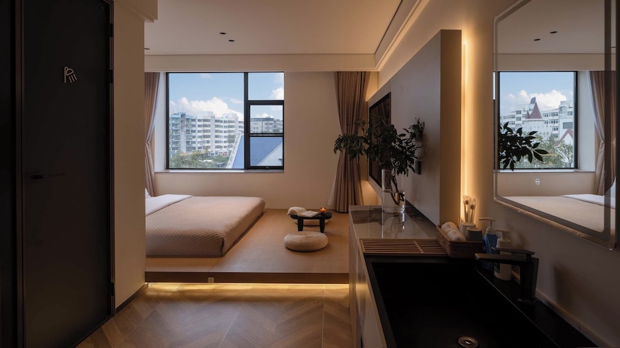 Silver Beach Puyue Designer Homestay