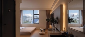 Silver Beach Puyue Designer Homestay