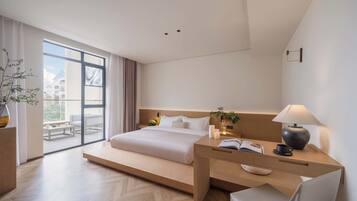 Luxury Double Room | Desk, free WiFi, bed sheets