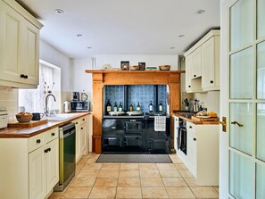 Fridge, microwave, oven, dishwasher - Coachmans Cottage (Lapford)
