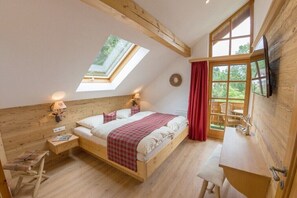 Tabla de planchar con plancha, wifi gratis, ropa de cama