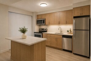 Standardzimmer | Eigene Küche | Kühlschrank, Mikrowelle, Ofen, Herdplatte