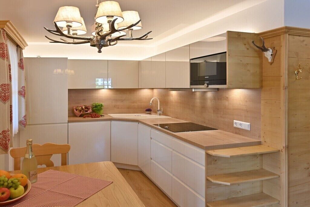 Kühlschrank, Mikrowelle, Herdplatte, Geschirrspüler
