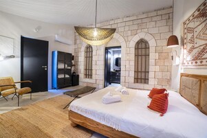 Cunas gratuitas, wifi gratis y ropa de cama 