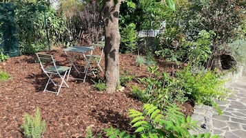 Comfort Double Room, 1 Queen Bed, Non Smoking, Garden View | Outdoor dining