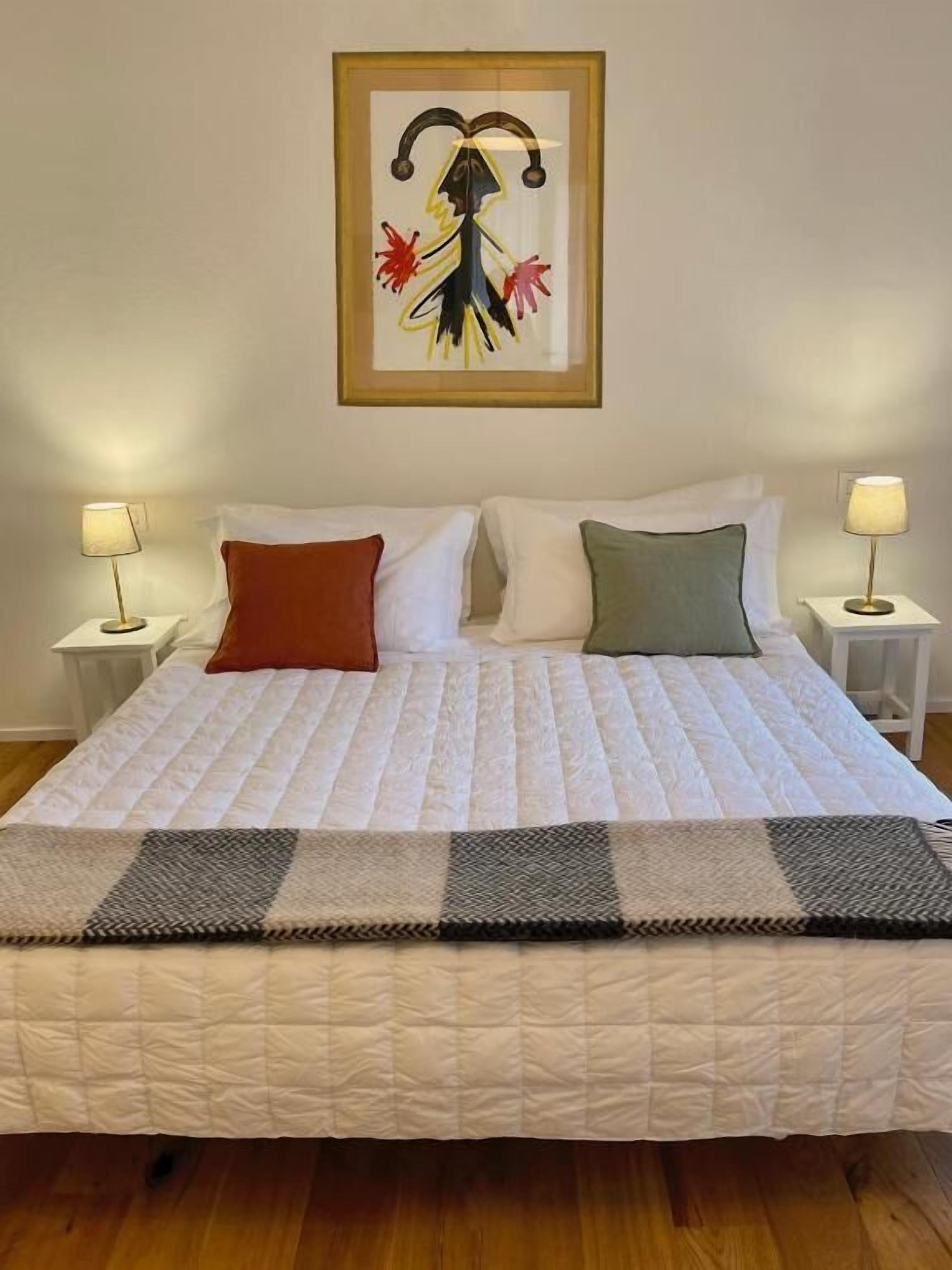 Quarto casal conforto, 1 cama Queen, para não fumantes, vista para o jardim | Escrivaninha, Wi-Fi de cortesia, acesso para cadeiras de rodas