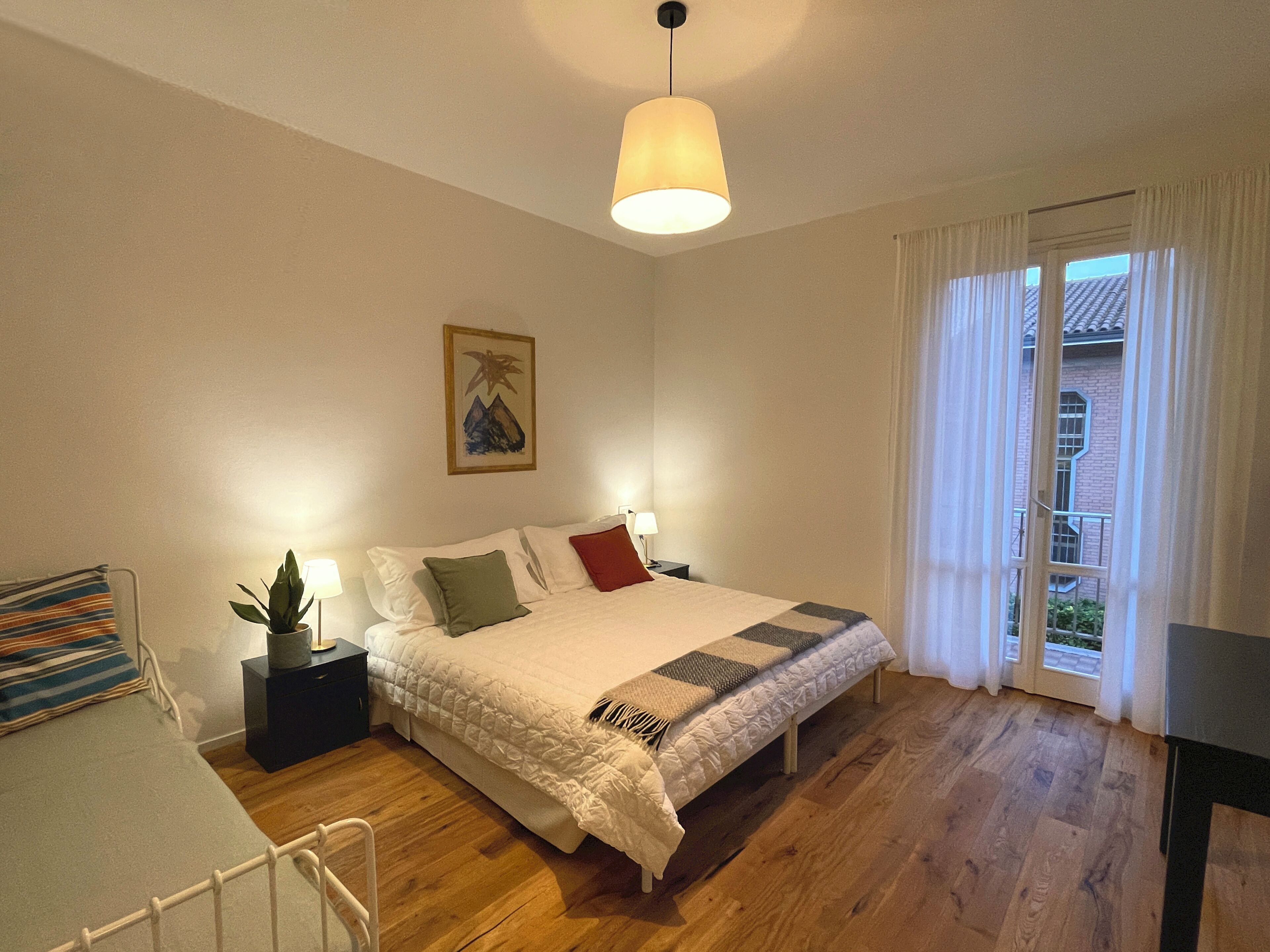 Quarto triplo conforto, para não fumantes, vista para o jardim | Escrivaninha, Wi-Fi de cortesia, acesso para cadeiras de rodas