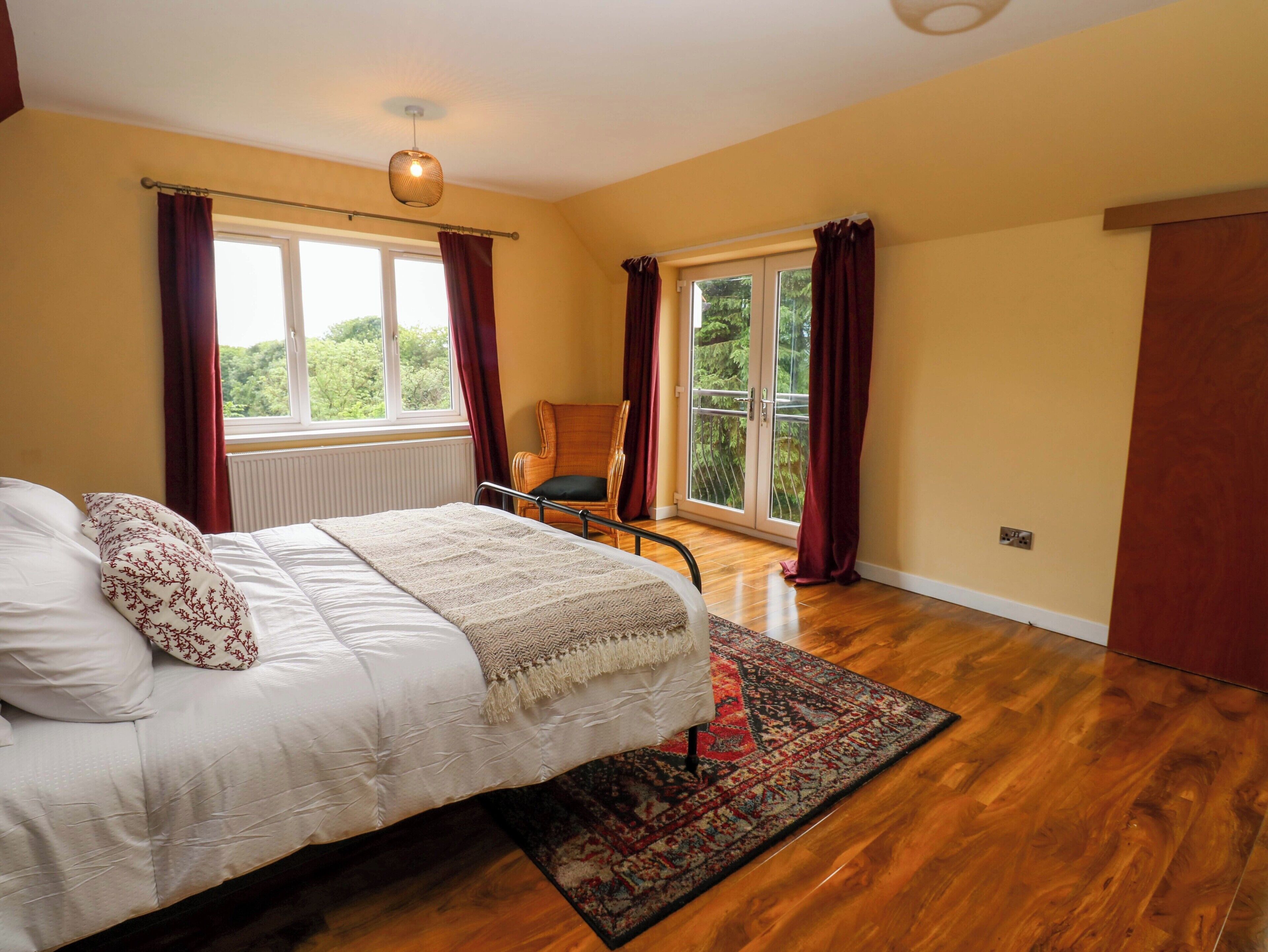 Cottage | 4 bedrooms, individually decorated, individually furnished, free WiFi