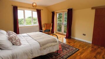 Cottage | 4 bedrooms, individually decorated, individually furnished, free WiFi