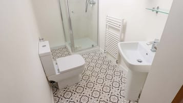 Cottage | Bathroom | Shower
