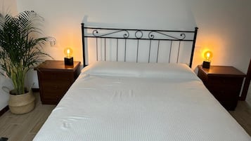 Strykjärn/strykbräda, wi-fi och sängkläder