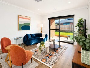 Living area - Modern 4BR Family Retreat near Torquay & Geelong (Armstrong Creek)
