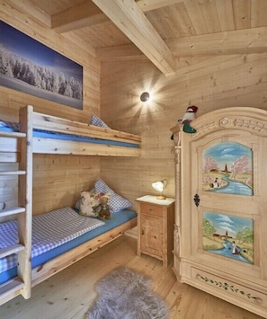 WiFi (free), bed sheets