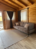 Deluxe Quadruple Room, Mountain View | Living area