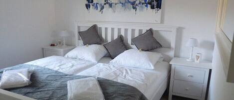 2 chambres, fer et planche à repasser, Wi-Fi gratuit, draps fournis