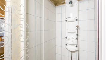 Douche, serviettes fournies