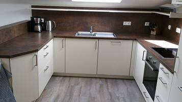 Kühlschrank, Ofen, Herdplatte, Geschirrspüler