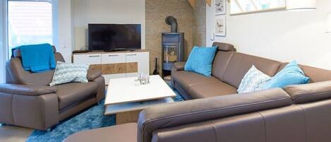 Smart TV, fireplace