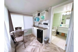 Interior - Leo's Studio – Private Entrance (Port Orange)