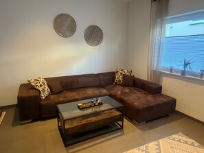 Living area - Kraichgauperle Apartment with Balcony and Wi-Fi (Östringen)