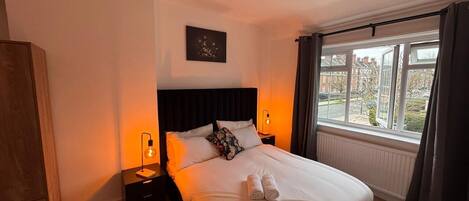 4 chambres, fer et planche à repasser, Wi-Fi, draps fournis