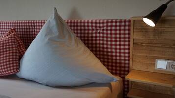 Desk, free WiFi, bed sheets