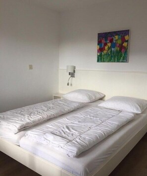 Iron/ironing board, free WiFi - Holiday apartment with 1 bedroom (Petten)