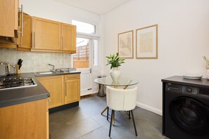 Apartment | Private kitchen - Sage Steps - Streatham Hill (London)