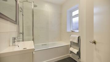Apartment | Bathroom