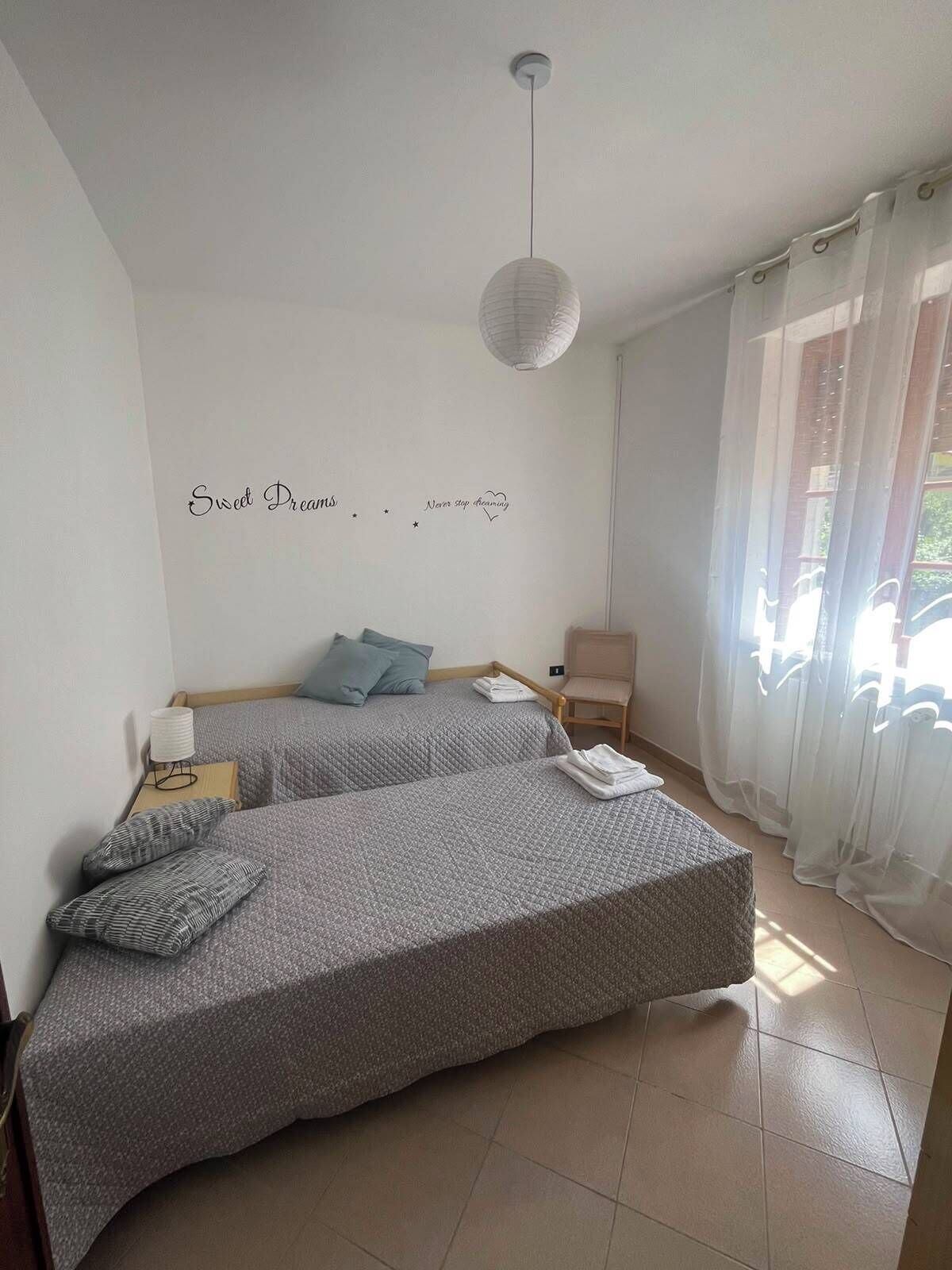 3 Schlafzimmer, Schreibtisch, Bügeleisen/Bügelbrett, Reisekinderbett