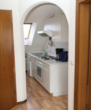 Fridge, oven, stovetop, coffee/tea maker - Holiday apartment in Esens with swimming pool (Esens)