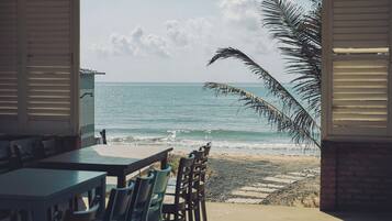 Bungalow, 5 Bedrooms, Private Pool, Beach View | Outdoor dining