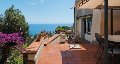 Villa Roberta – Pool, Garden, WiFi & Private Parking, Privacy in the Pinewood