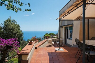 Villa Roberta – Pool, Garden, WiFi & Private Parking, Privacy in the Pinewood