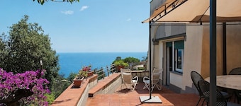 Villa Roberta – Pool, Garden, WiFi & Private Parking, Privacy in the Pinewood