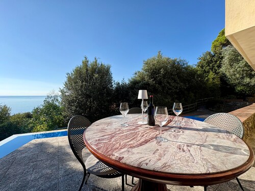 Villa Roberta – Pool, Garden, WiFi & Private Parking, Privacy in the Pinewood